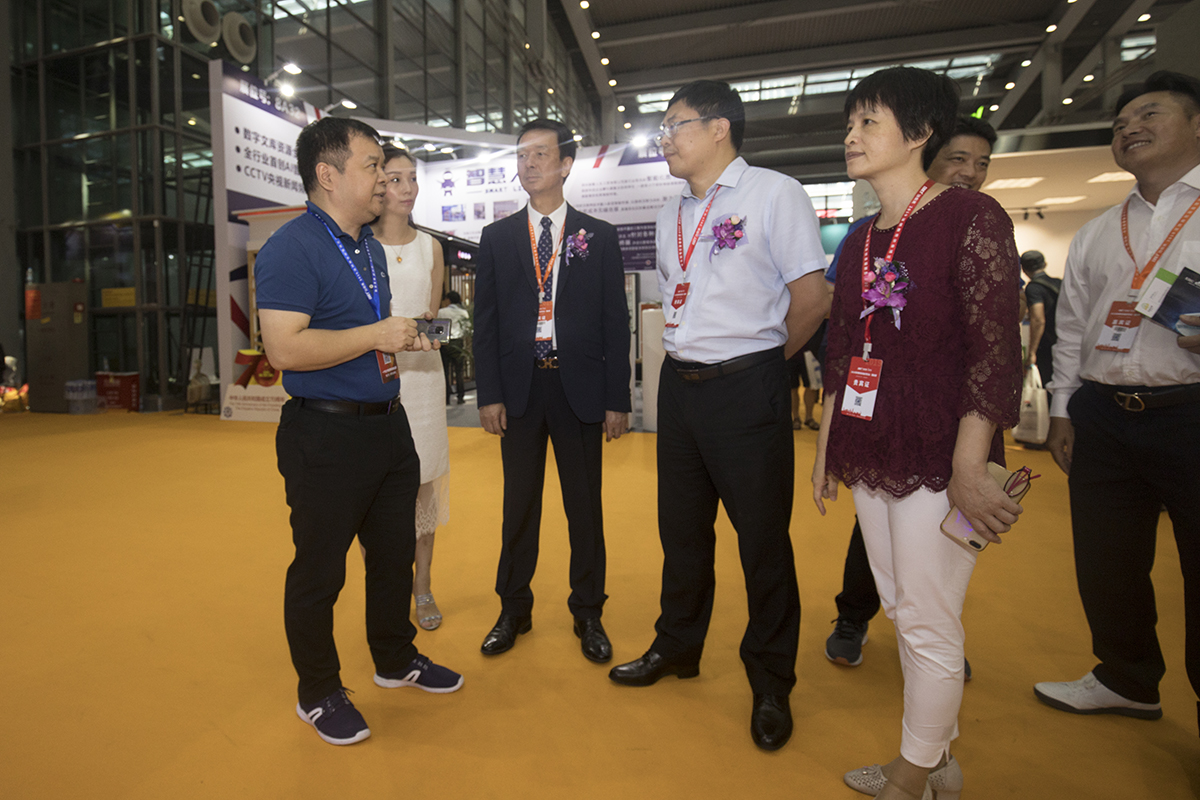深圳市教育局领导莅临英维克展馆参观指导