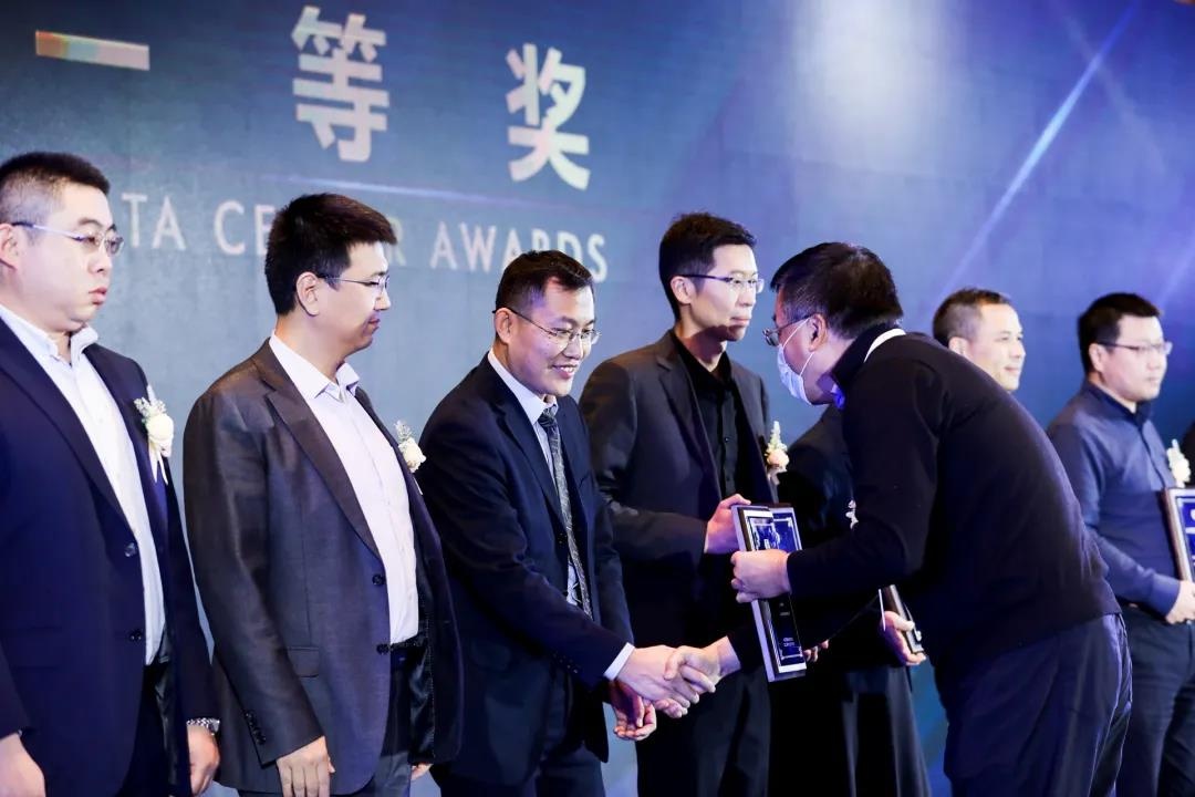 CDCC峰会 | 英维克捧回“数据中心科技成果奖”一等奖、青年科技人才奖！